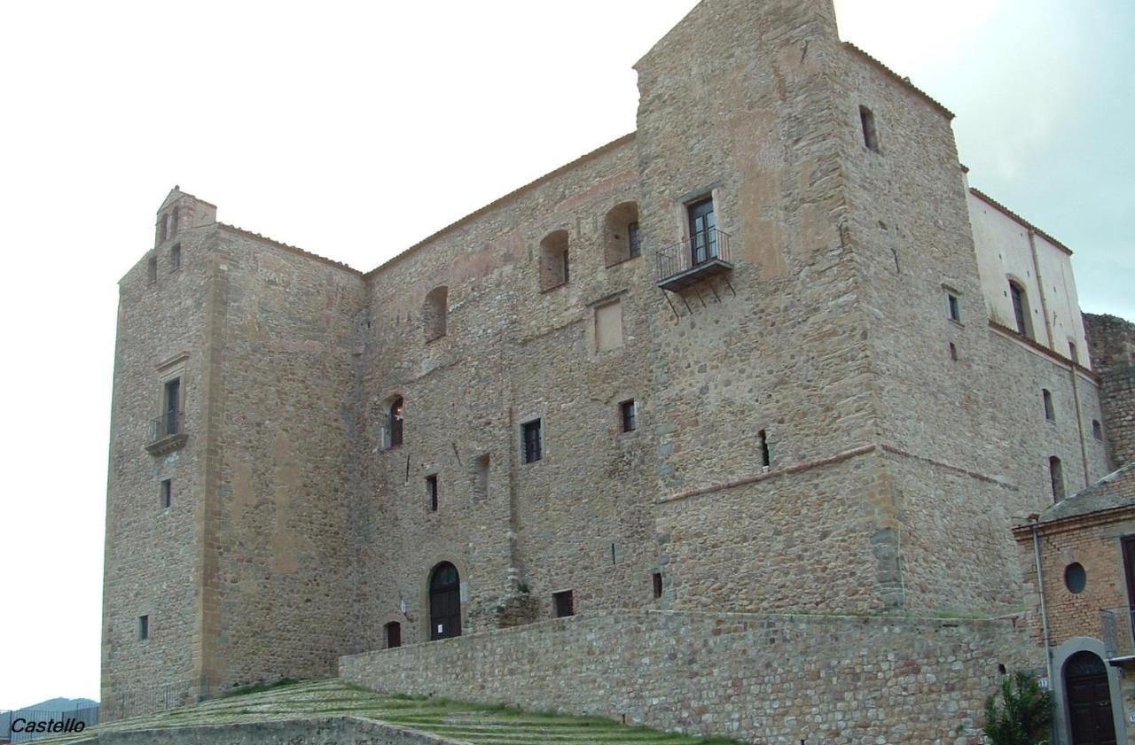Casa Nicole Apartment Castelbuono  Bagian luar foto